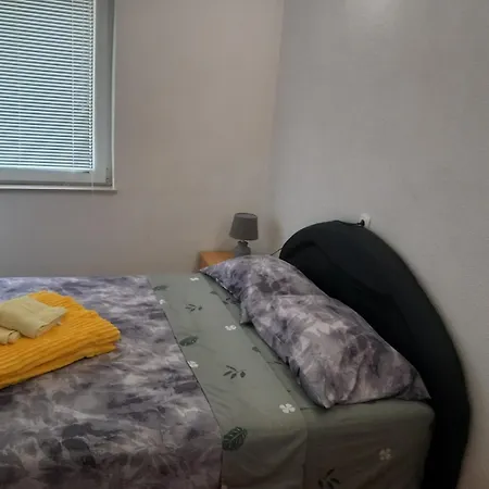 With Two Bedrooms 公寓 Glogosnica